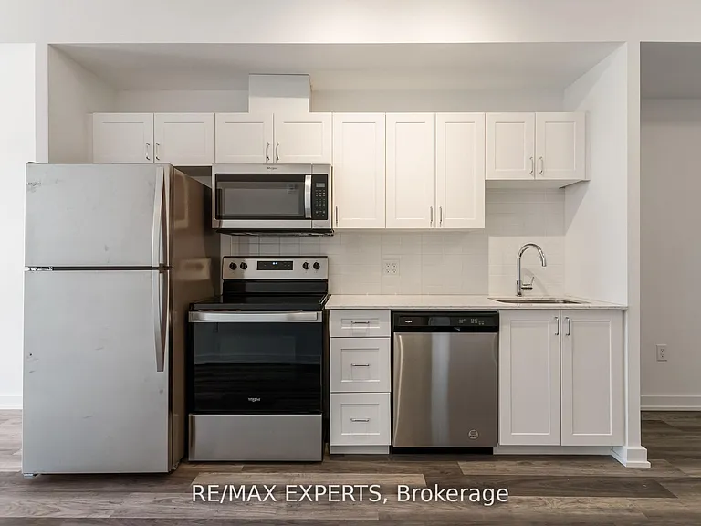 430 Essa Rd #424 — Photo 1