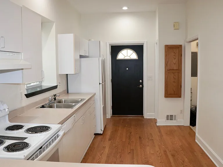 306 S Oak St #A — Photo 6
