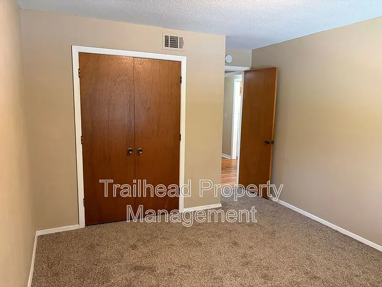 5884 W 58th St #200 — Photo 4