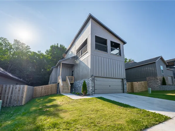 2624 N Justin Dr, Fayetteville, AR 72704
