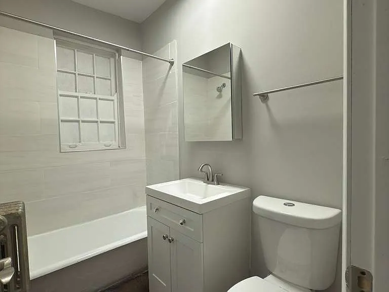 7422 N Damen Ave #2G — Photo 10