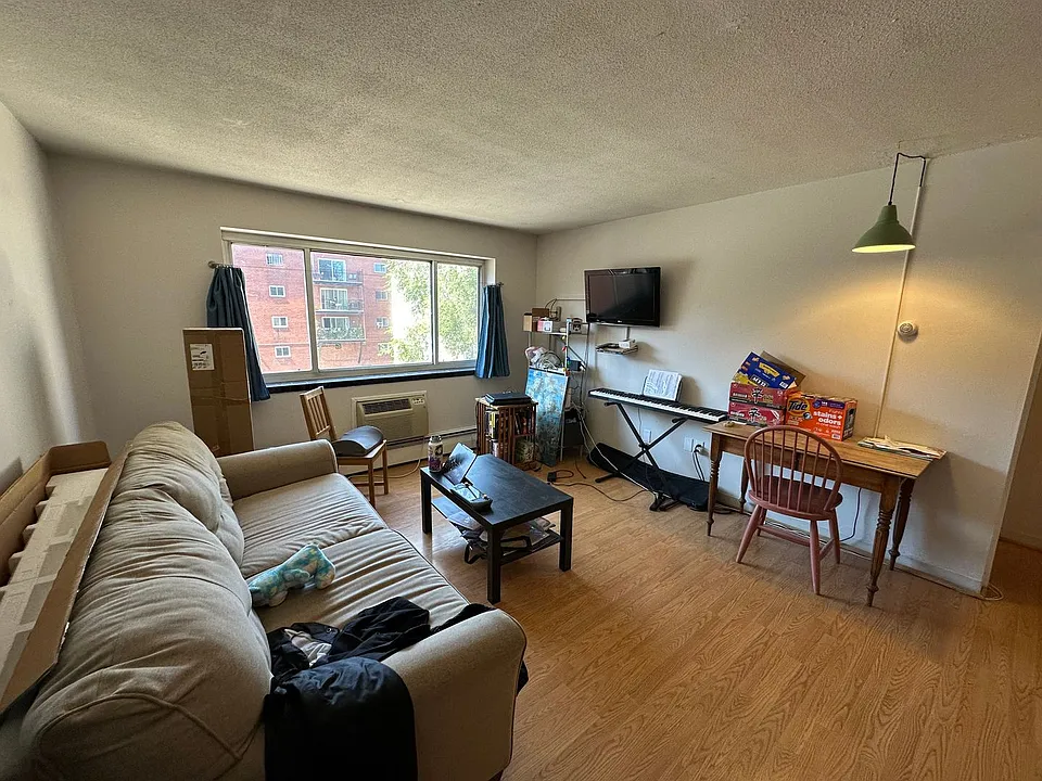 239 Kelton St #44