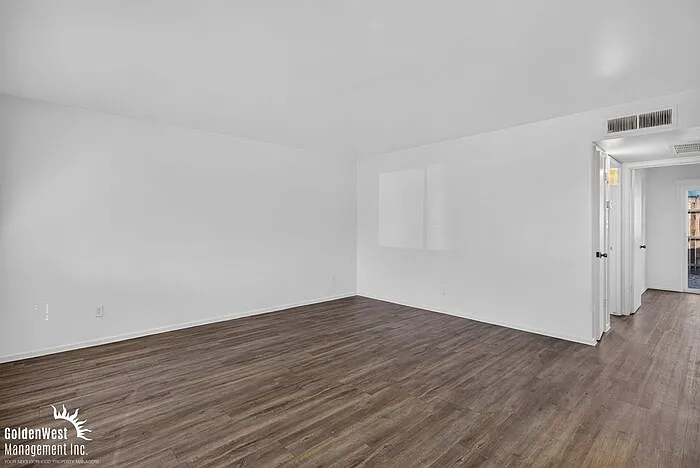 2209 W Belmont Ave #5 — Photo 3