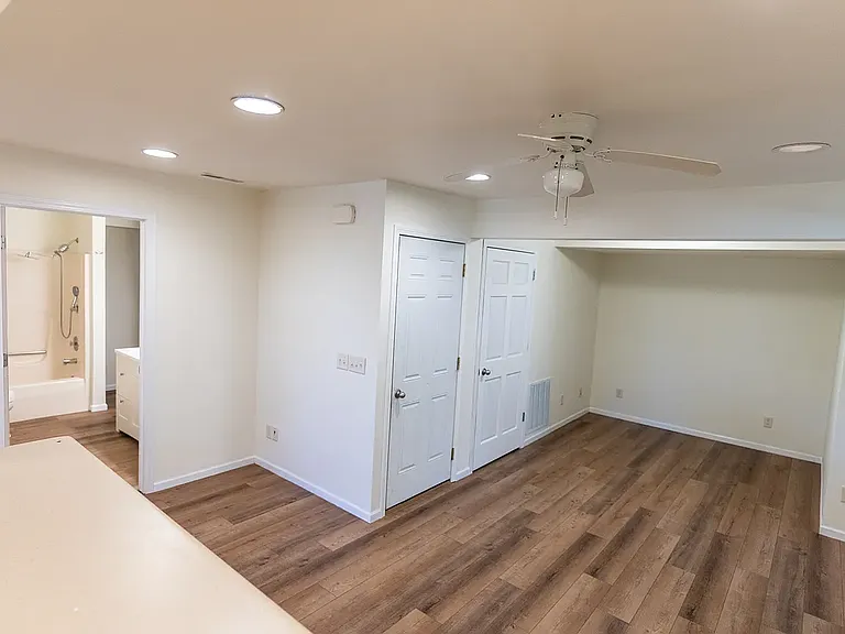 328 W Main St #B — Photo 9