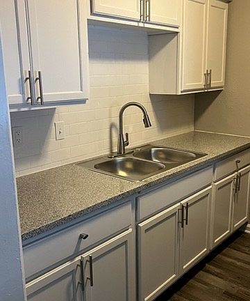 3rd image of 4209 W Walnut St #7-141
