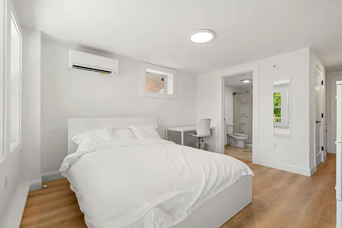 Building Photo - 32 Munroe St #6