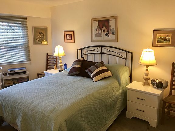 3rd image of 17D Hastings Ct #17D