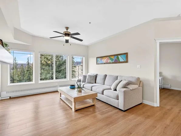 10 S Discovery Ridge Close SW #519, Calgary, AB T3H 5X3