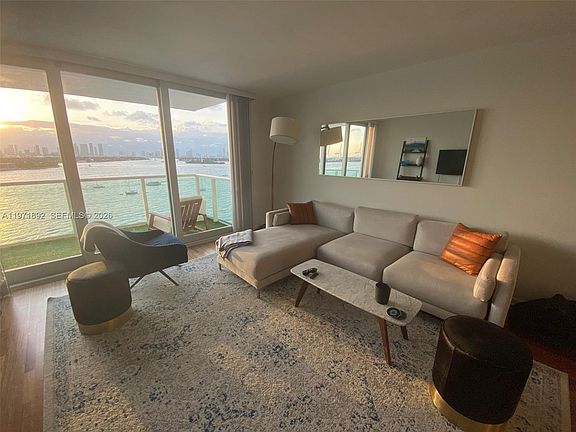 5th image of 1000 West Ave APT 914