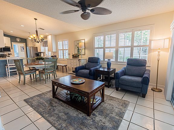 5th image of 1276 NW BENTLEY Circle #B