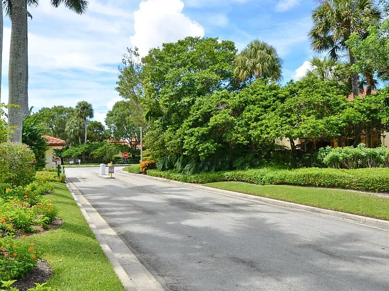 5539 Eton Ct — Photo 36