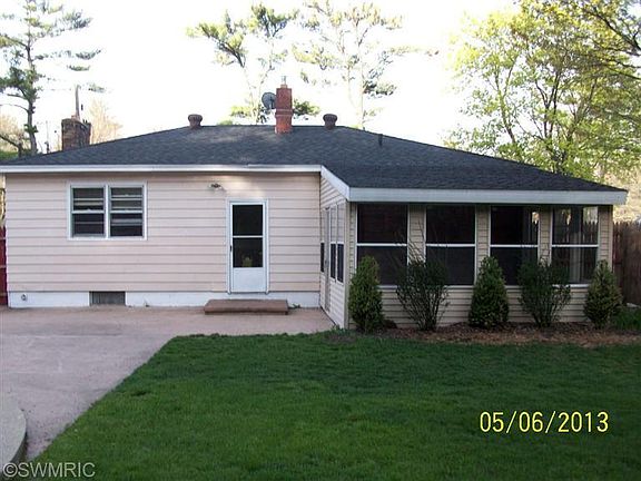 3rd image of 14992 Lakeshore Dr