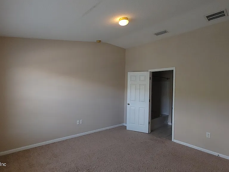5976 Pavilion Dr — Photo 23