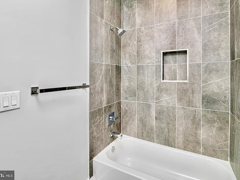 Brand New Luxury Apartments — Photo 9