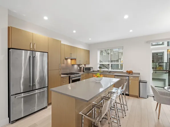 16760 25th Ave #5, Surrey, BC V3Z 0W4