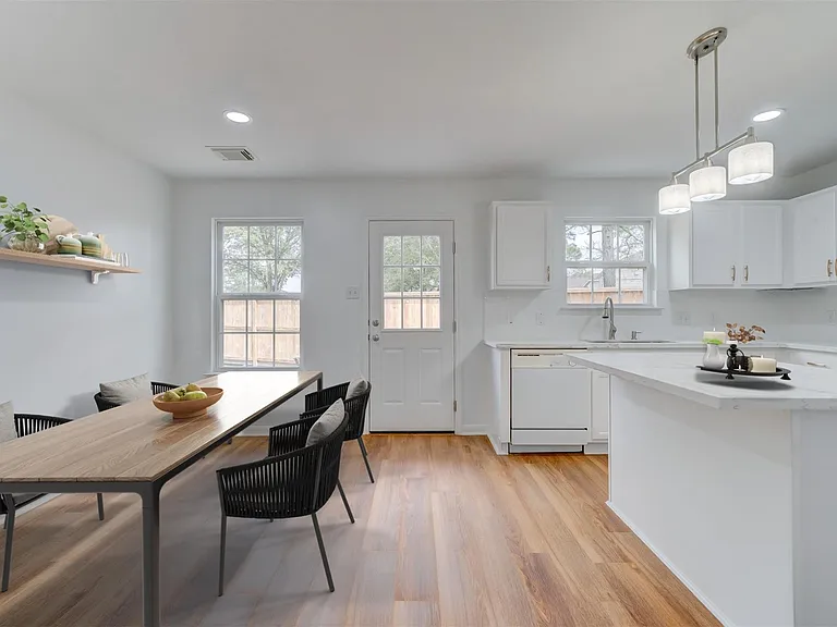 3211 Legends Hill Ct — Photo 5