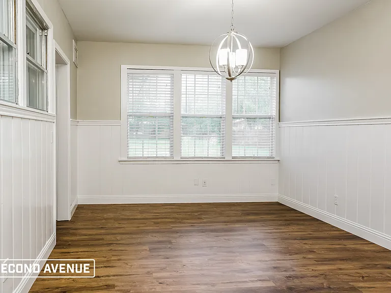 1011 Usher St — Photo 5