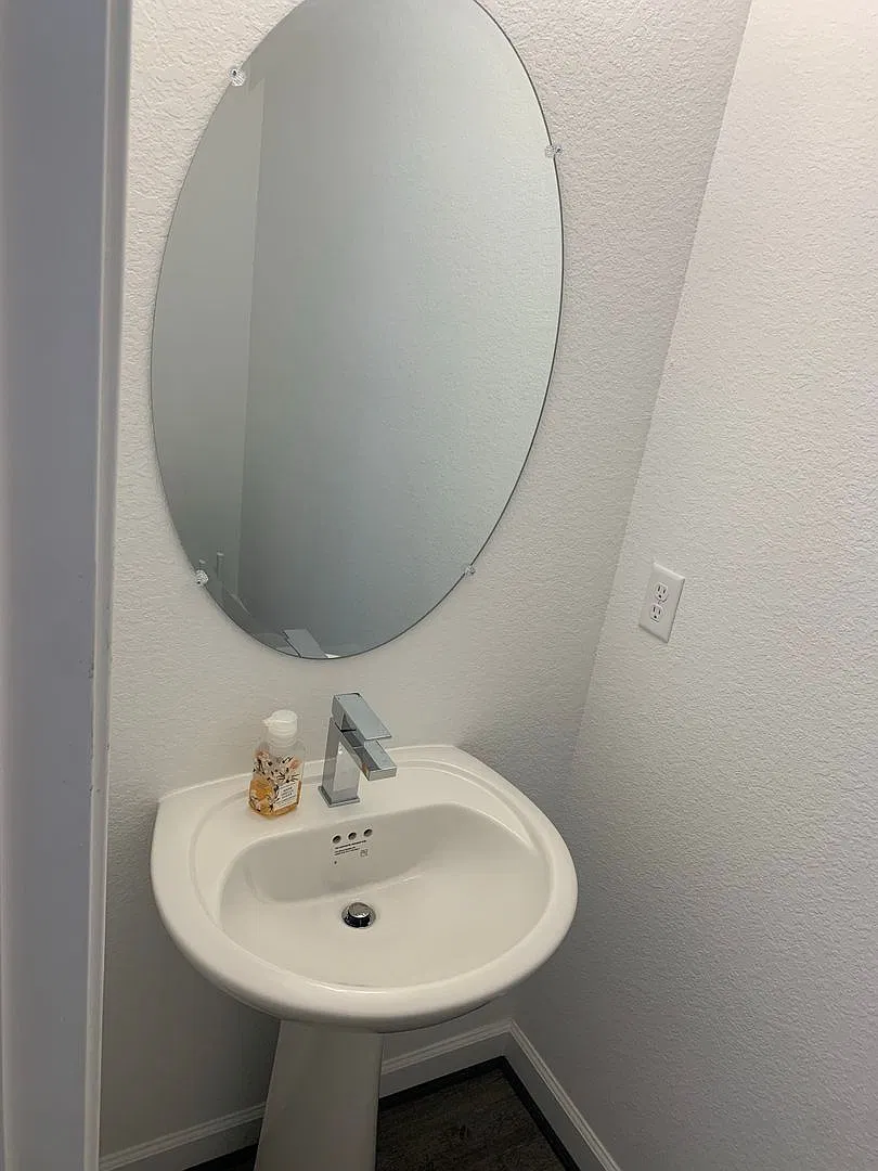 Three Bedroom Available — Photo 4