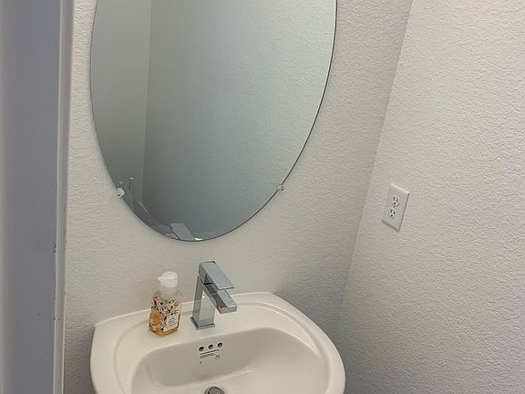 5th image of 2417 Fieldsway Dr
