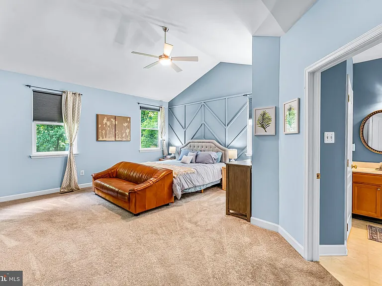 10870 Hammond Dr — Photo 34