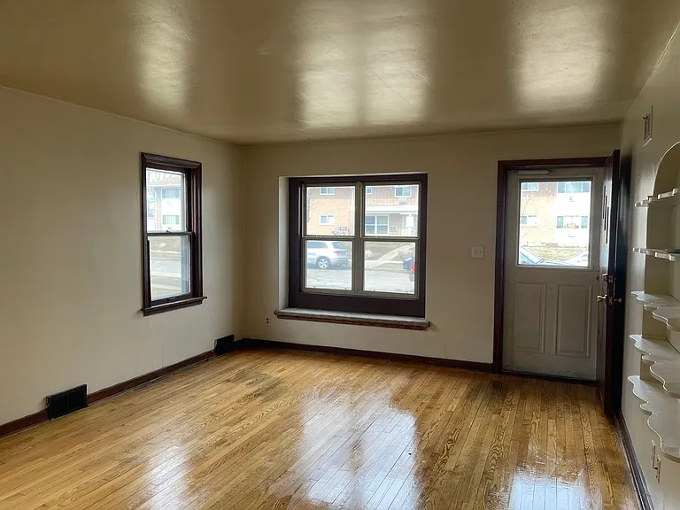 2827 W Bobolink Ave — Photo 2
