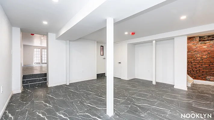 Rented by Nooklyn NYC LLC | media 31