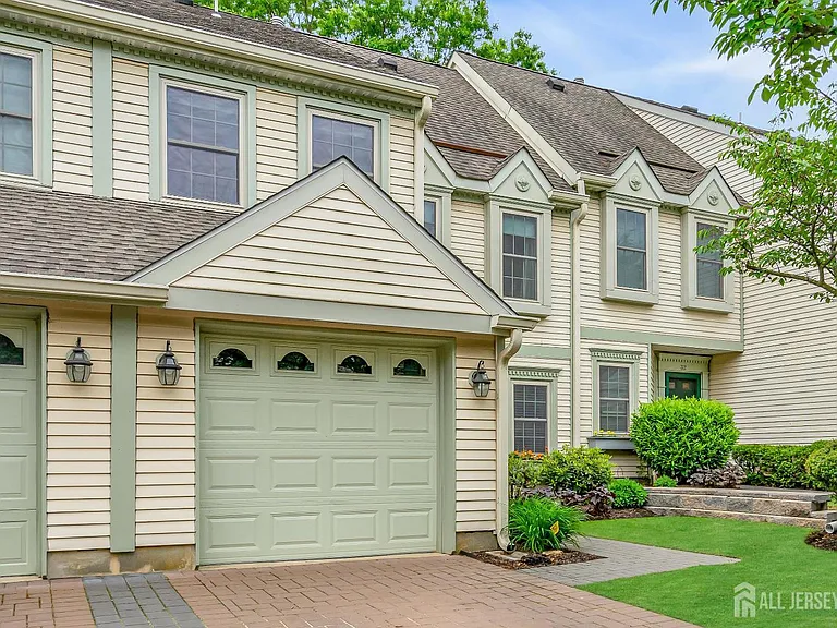 31 Fair Acres Ct — Photo 2