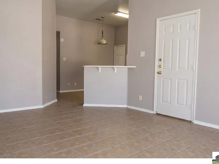 304 Jeff Gordon Dr #A — Photo 3