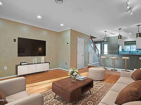 2nd image of 504 30th Ave. N #18