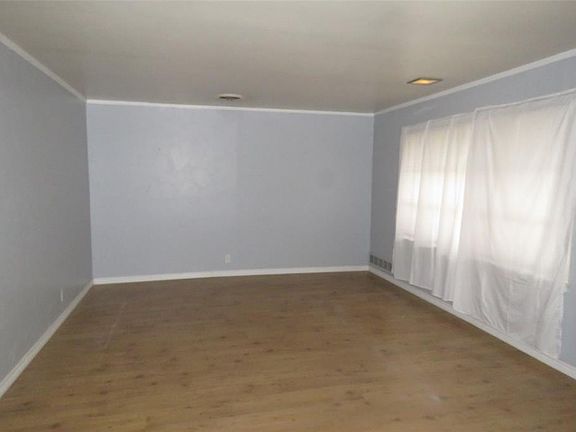 2nd image of 1225 Hilltop Dr