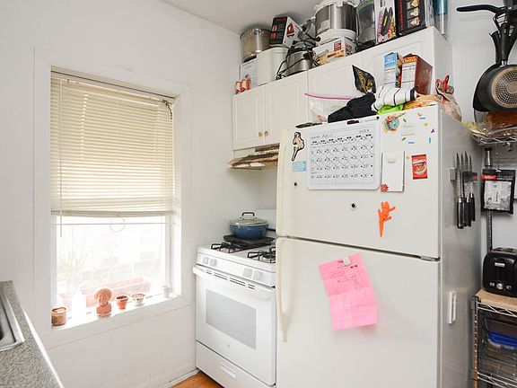 2nd image of 1636 W Montrose Ave #3W
