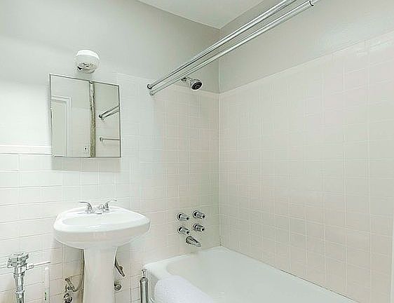 5th image of 128 W 78th St #5R