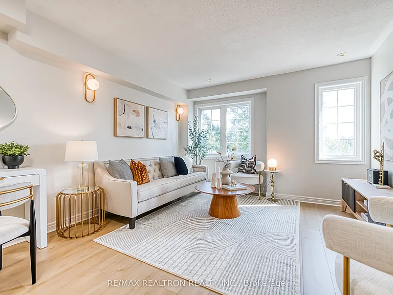 2554 Bur Oak Ave — Photo 8