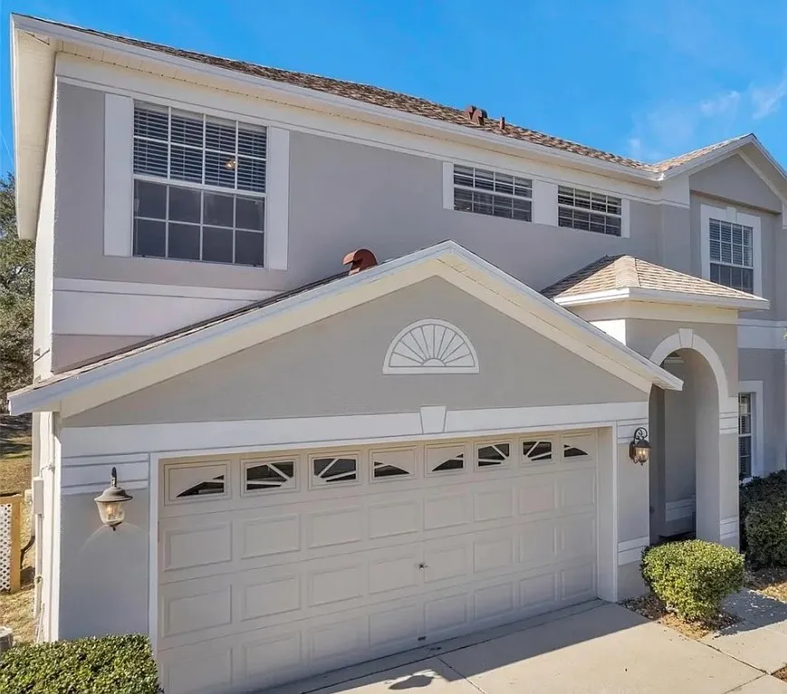 4 bed, 2.5 bath, 2355 sqft, $2,600 — Photo 2