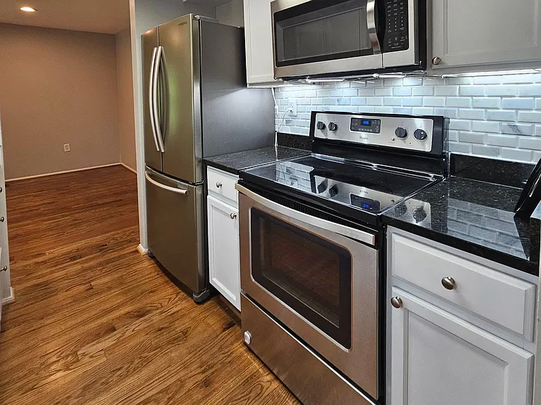 6430 Shannon Station Ct — Photo 10
