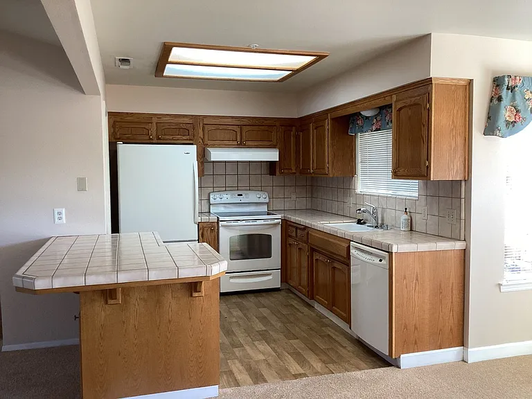 6589 N Maroa Ave #114 — Photo 9