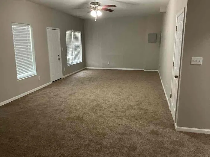 5 bed, 3.5 bath, 3478 sqft, $2,945 — Photo 2