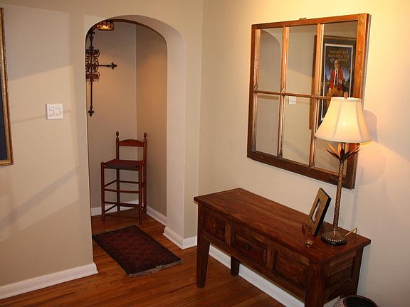 5th image of 949 Emerson St APT 8