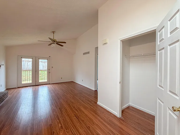 352 Chase Pl — Photo 8