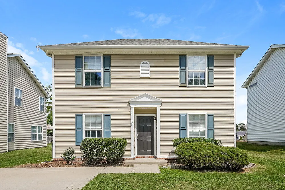 3 bed, 2.0 bath, 1200 sqft, $1,775 — Photo 1