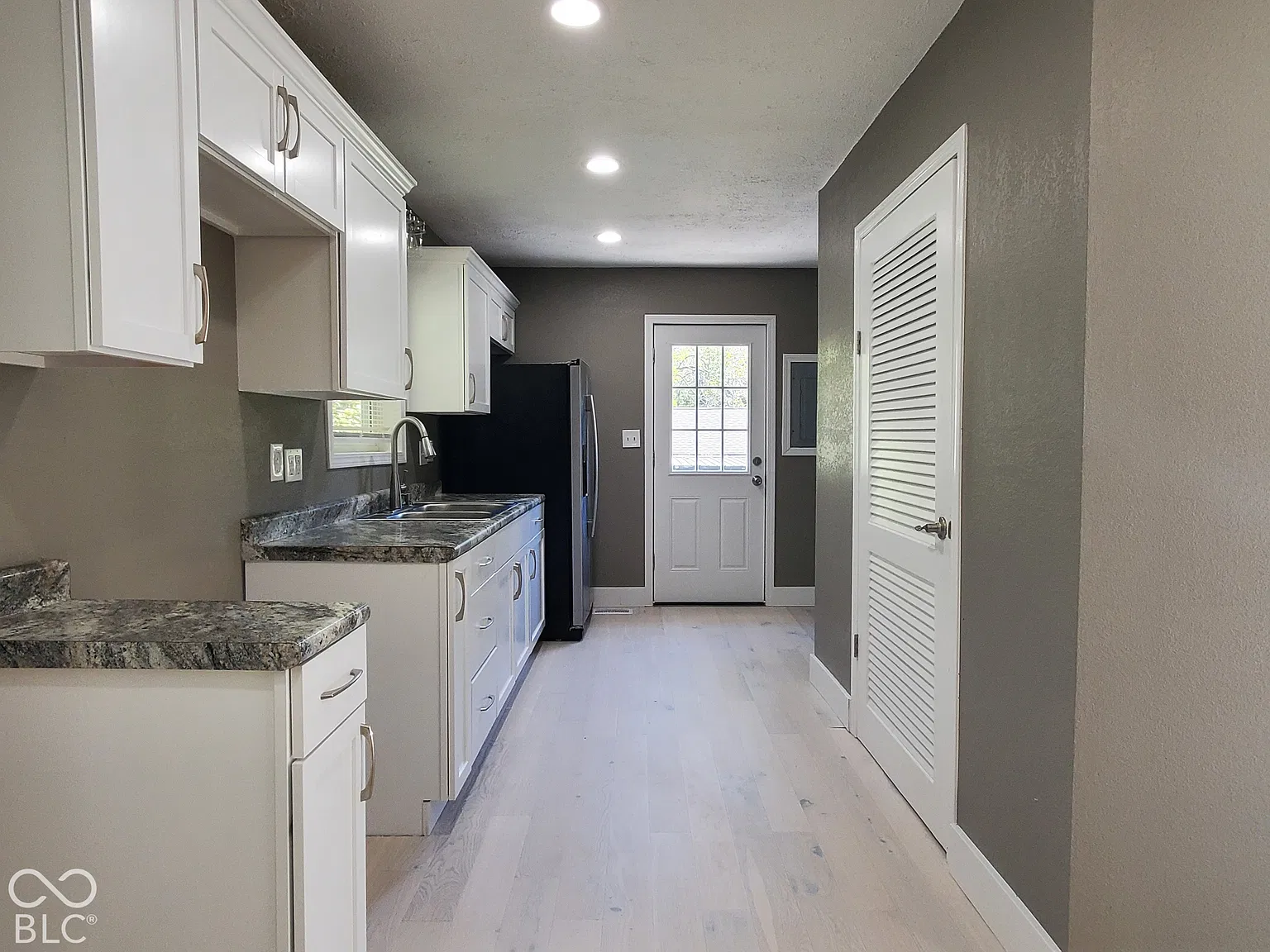 2 bed, 1.0 bath, 912 sqft, $1,750 — Photo 3