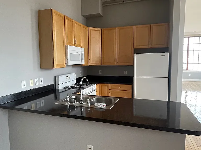 2404 Prospect Ave — Photo 1