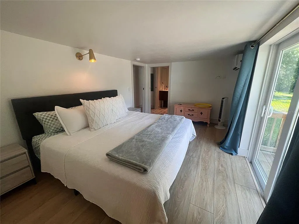 2 bed, 1.0 bath, 832 sqft, $1,800 — Photo 4