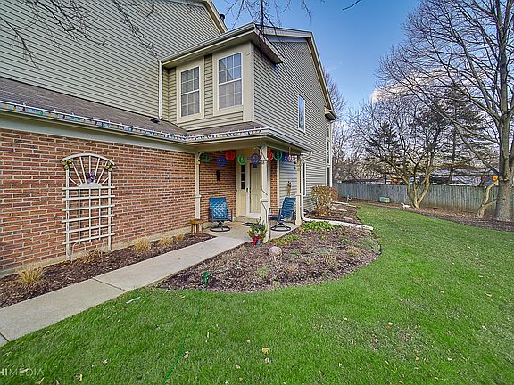 2nd image of 30W013 Laurel Ct