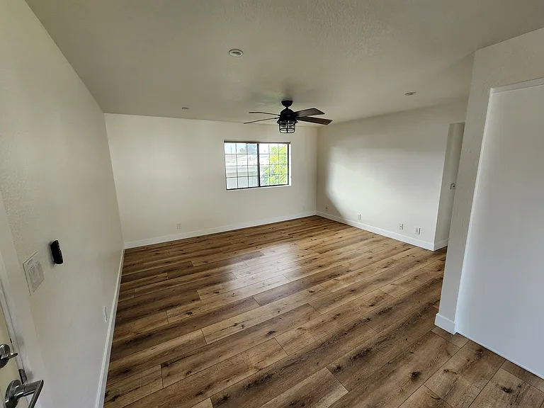 157 W Ash Ave #E — Photo 2