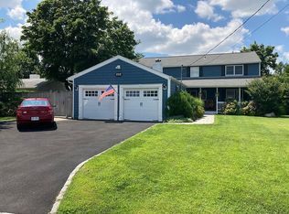 222 Woodsome Rd, Babylon, NY 11702