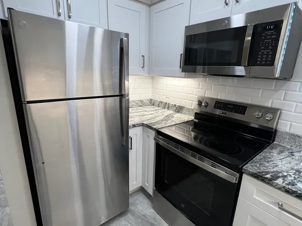 745 James St APT 102, Dunedin, FL 34698