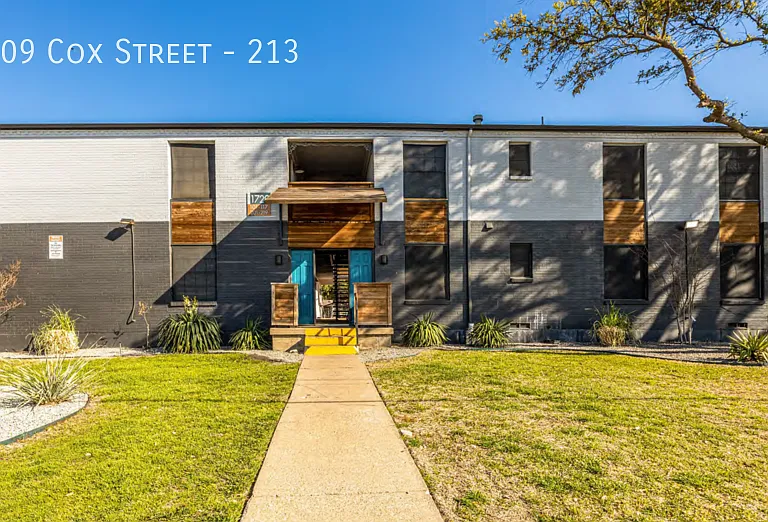 1729 Cox St — Photo 400