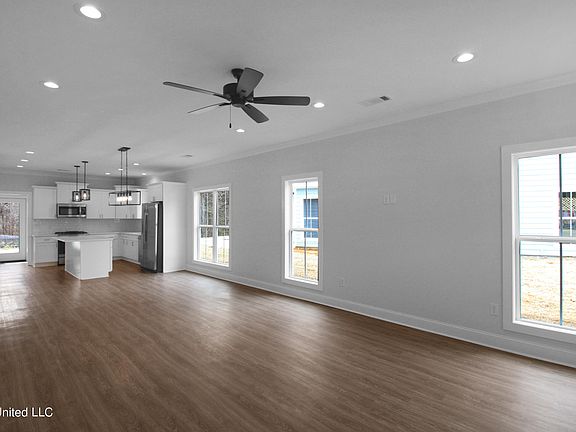 4th image of 259 Carriage Ln