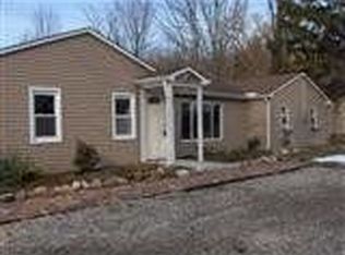 7752 Cedar Rd, Chesterland, OH 44026